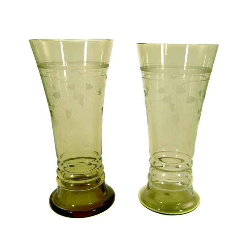 A pair of beer glasses with etched and engraved decor, Bavarian Forest, late 19th century.