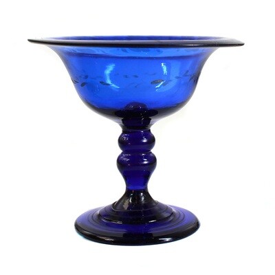 Footed bowl made of blue glass with etched decoration, German, 2nd half of the 19th century.