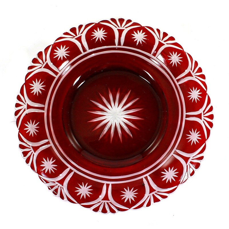 Presentoir with gold ruby overlay and star-cut decoration, Bohemia around 1830-35