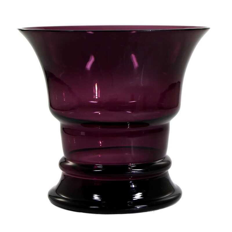Vase made of colorless glass with a purple base, signed. Jean Beck