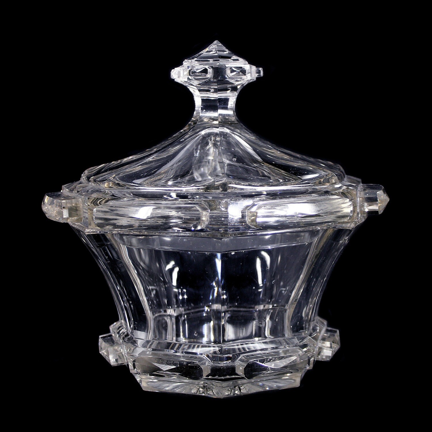 Large lidded box made of colorless crystal glass with rectangular fields, Bohemia around 1835