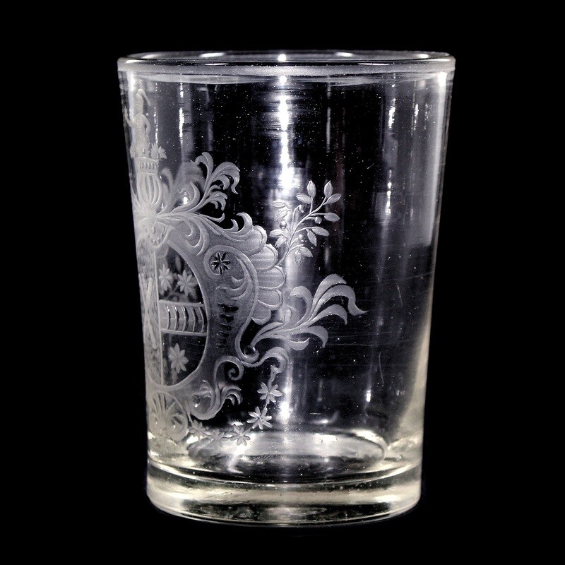 Mug with a finely engraved coat of arms, Saxony, mid-18th century.
​
