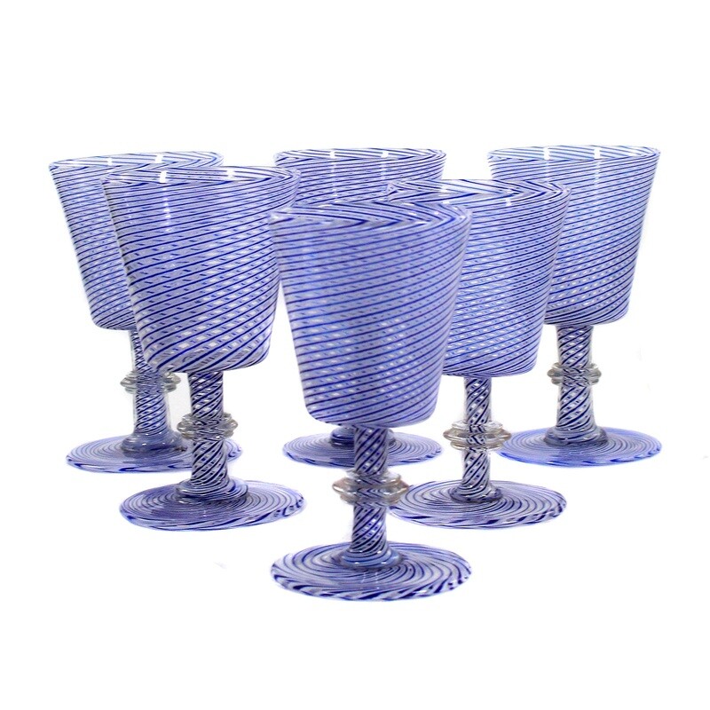 Rare carafe with 6 goblets and enclosed threads, Josephinenhütte around 1850