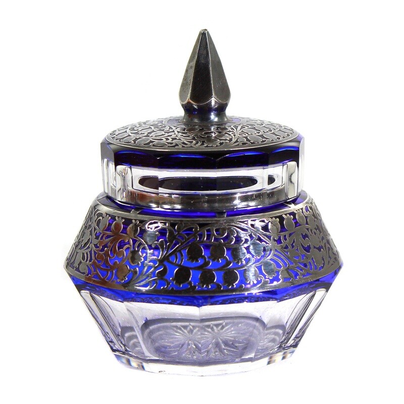 Lidded box with fine silver decoration, Josephinenhütte, designed by A. Pfohl around 1925