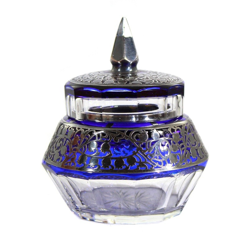 Lidded box with fine silver decoration, Josephinenhütte, designed by A. Pfohl around 1925