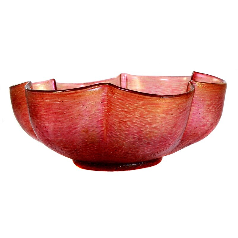 Bowl with pink crumb melts, Kralik, Peach Oil Spot around 1900