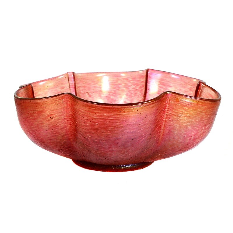 Bowl with pink crumb melts, Kralik, Peach Oil Spot around 1900