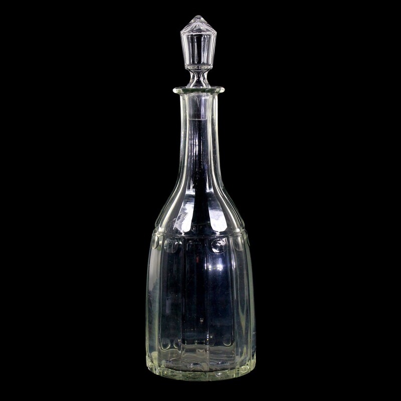 Multi-faceted, club-shaped carafe with spheres, Russina around 1820-30