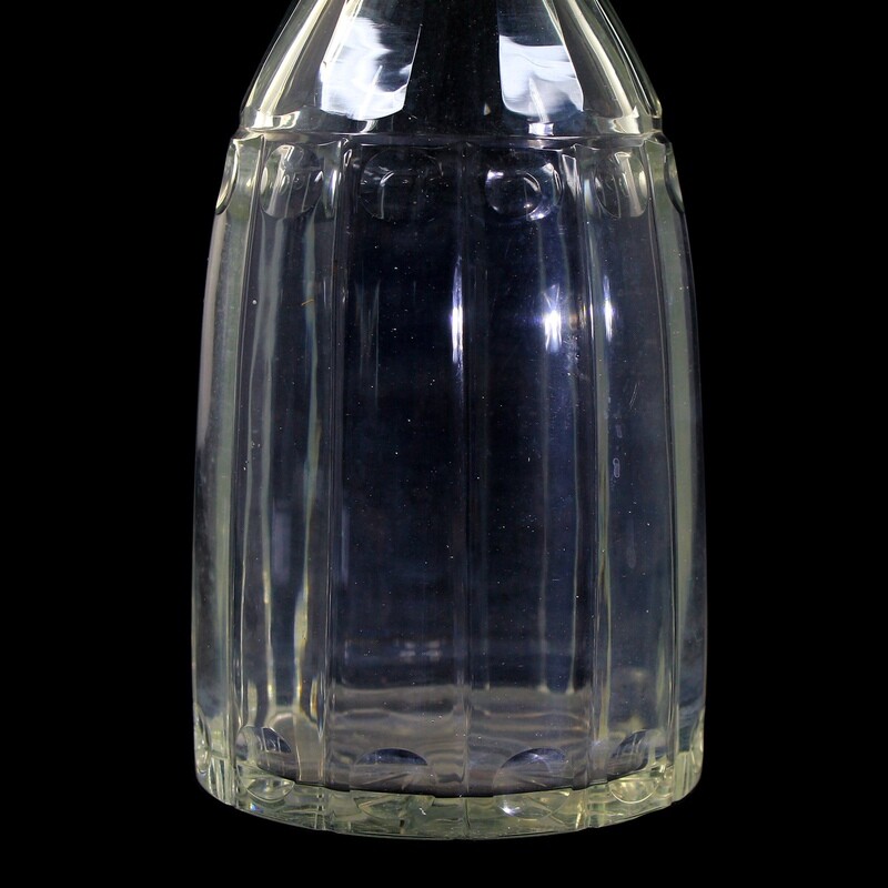 Multi-faceted, club-shaped carafe with spheres, Russina around 1820-30
