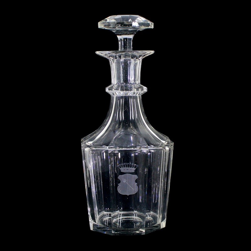 Gr. Carafe with engraved coat of arms and count&#39;s crown, Bohemia or Bavarian Forest