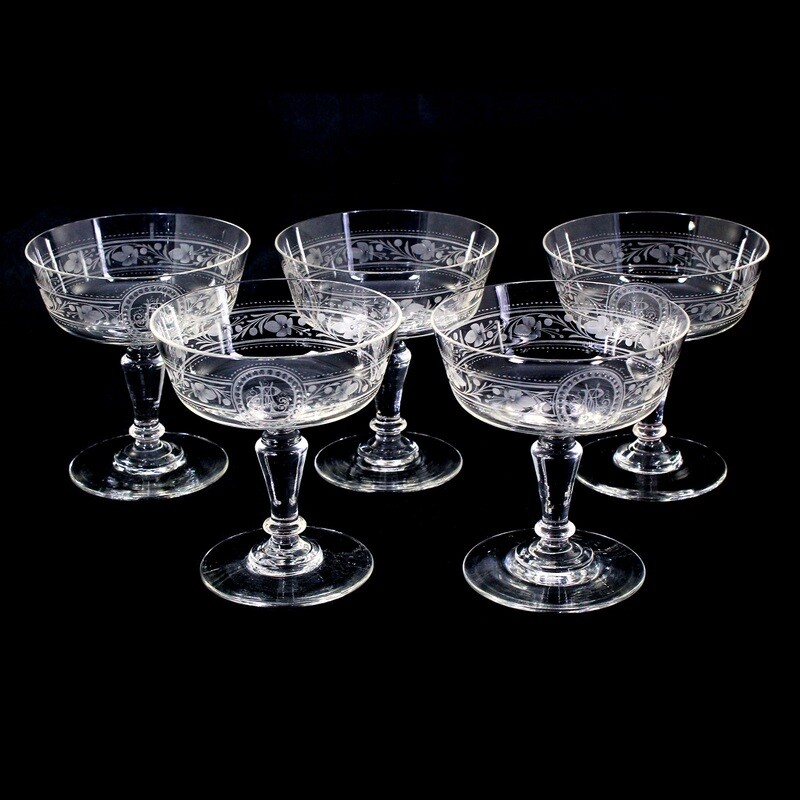 4 champagne bowls made of colorless crystal glass with decorative cut decoration, around 1900.