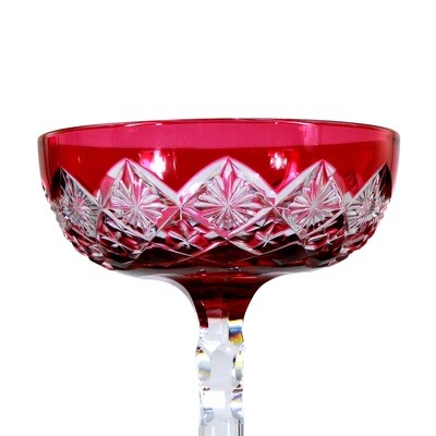 Stängelglas mit magenta Überfang &amp; Zierschliffdekor, Cristallerie Baccarat um 1905