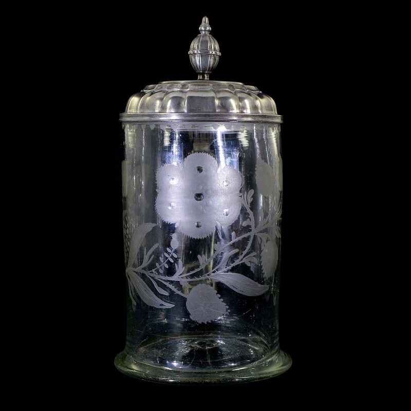 Rare roller jug with pewter lid, wall with Tudor rose, around 1760-70