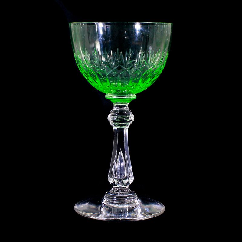 6 wine glasses with baluster shaft and uranium-containing bowl, Fenner Glashütte