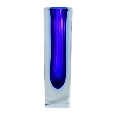 Blockvase aus farblosem Glas mit dunkelblauen Innenfang und hellblauen Zwischenfang.