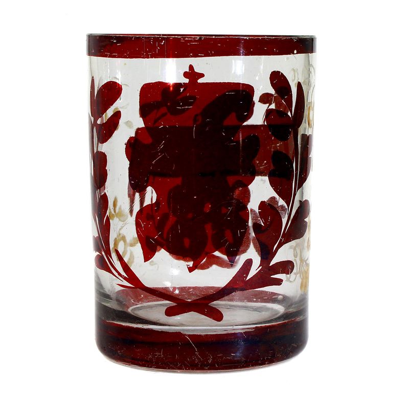 Mug with coat of arms in laurel wreath in ruby ​​red glaze painting