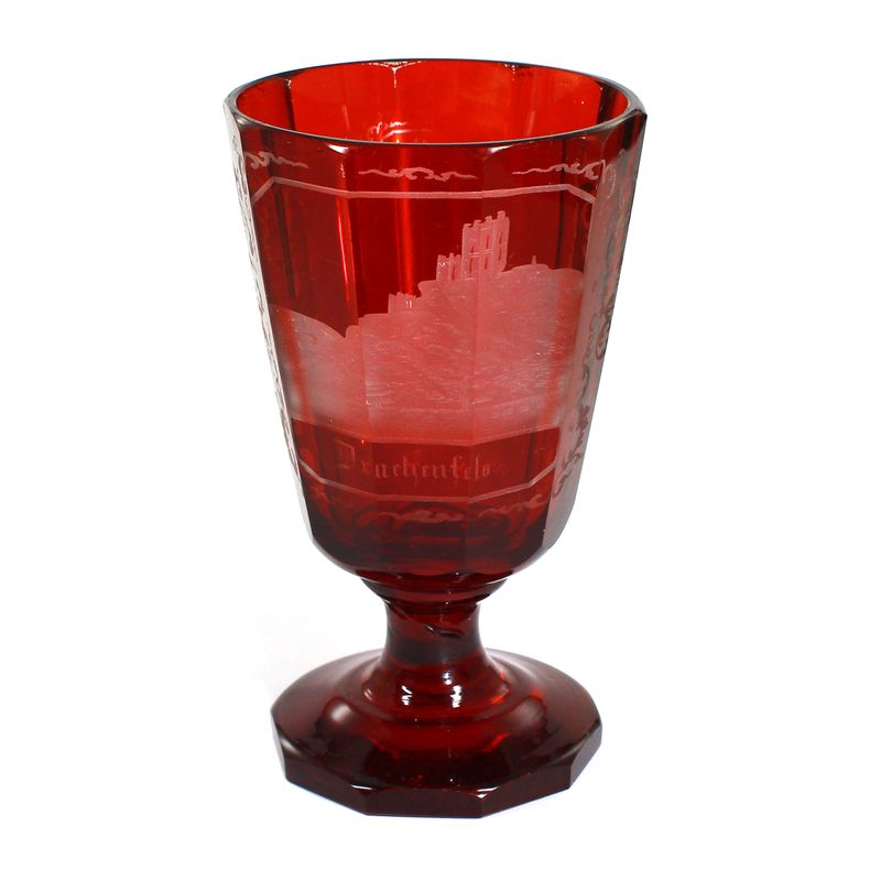 Goblet made of ruby ​​red glazed glass with a view of the Drachenfels near Bonn