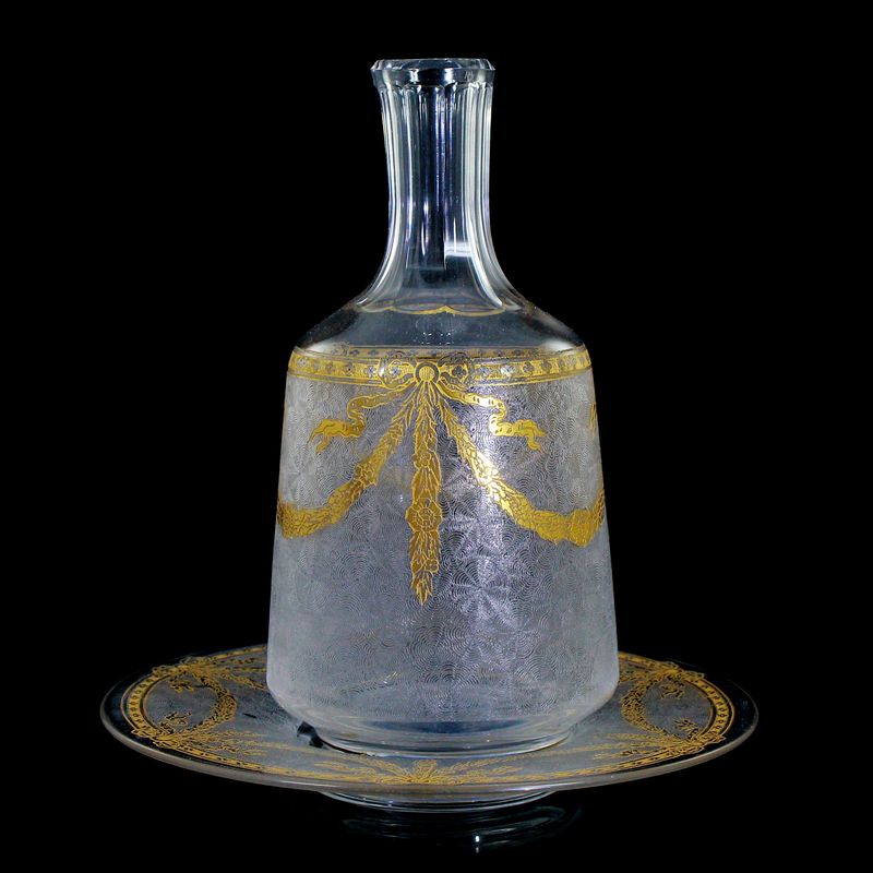 Bottle with presentoir made of colorless crystal glass and etched decoration, Saint Louis