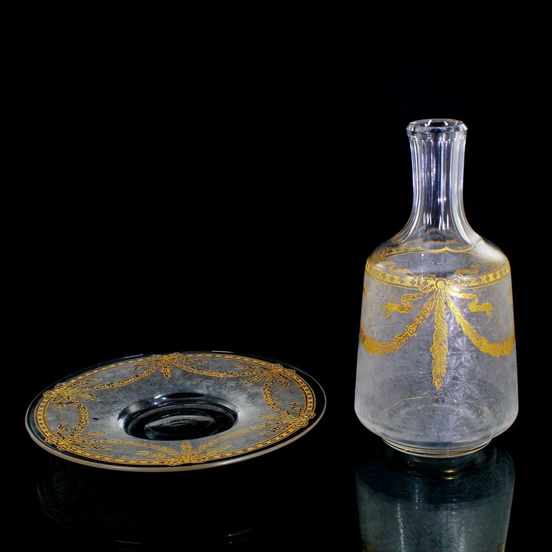 Bottle with presentoir made of colorless crystal glass and etched decoration, Saint Louis