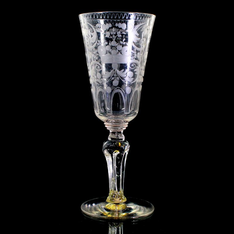 Cup with baluster shaft and bird depictions, Thuringia, 2nd half of the 18th century.