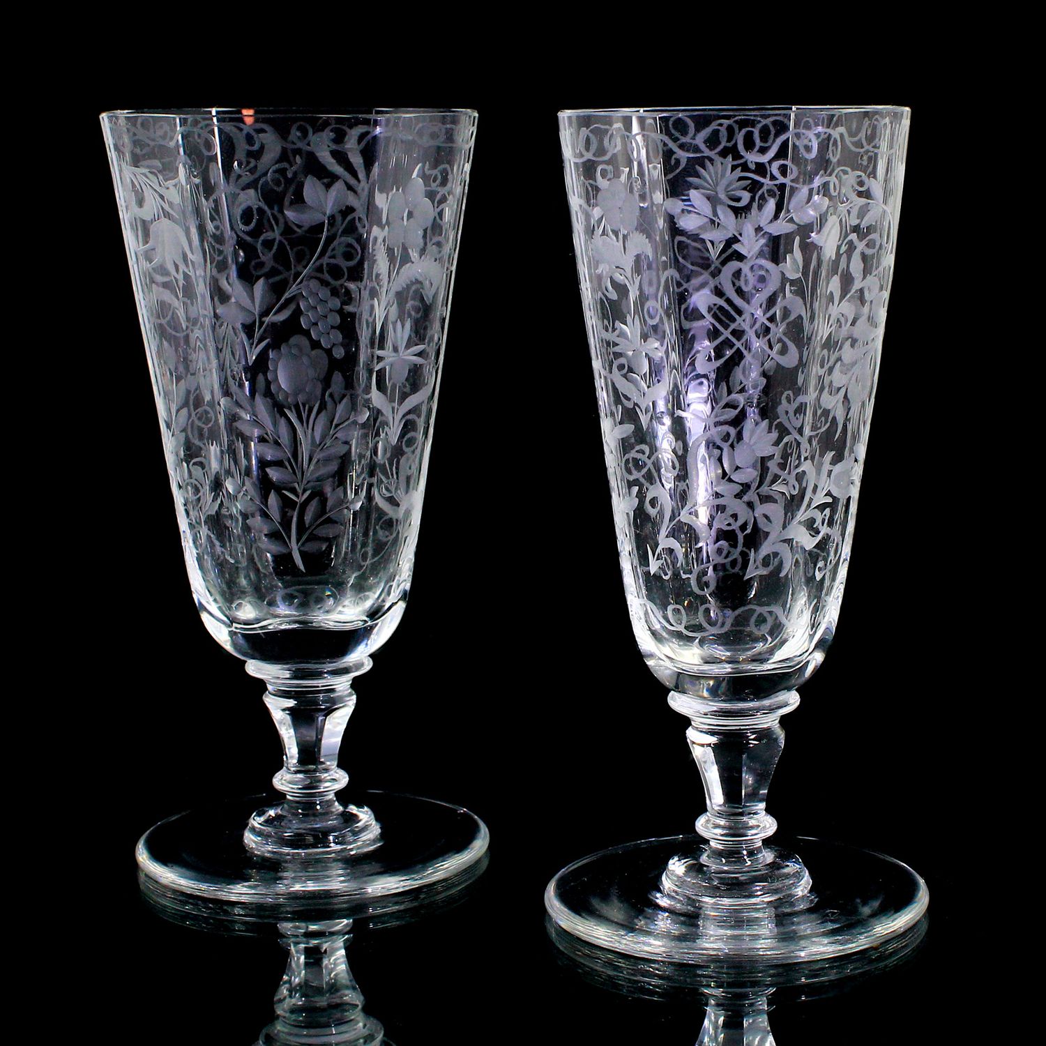 Pair of multi-pass wine glasses with engraved floral decoration in matt cut, 1910
