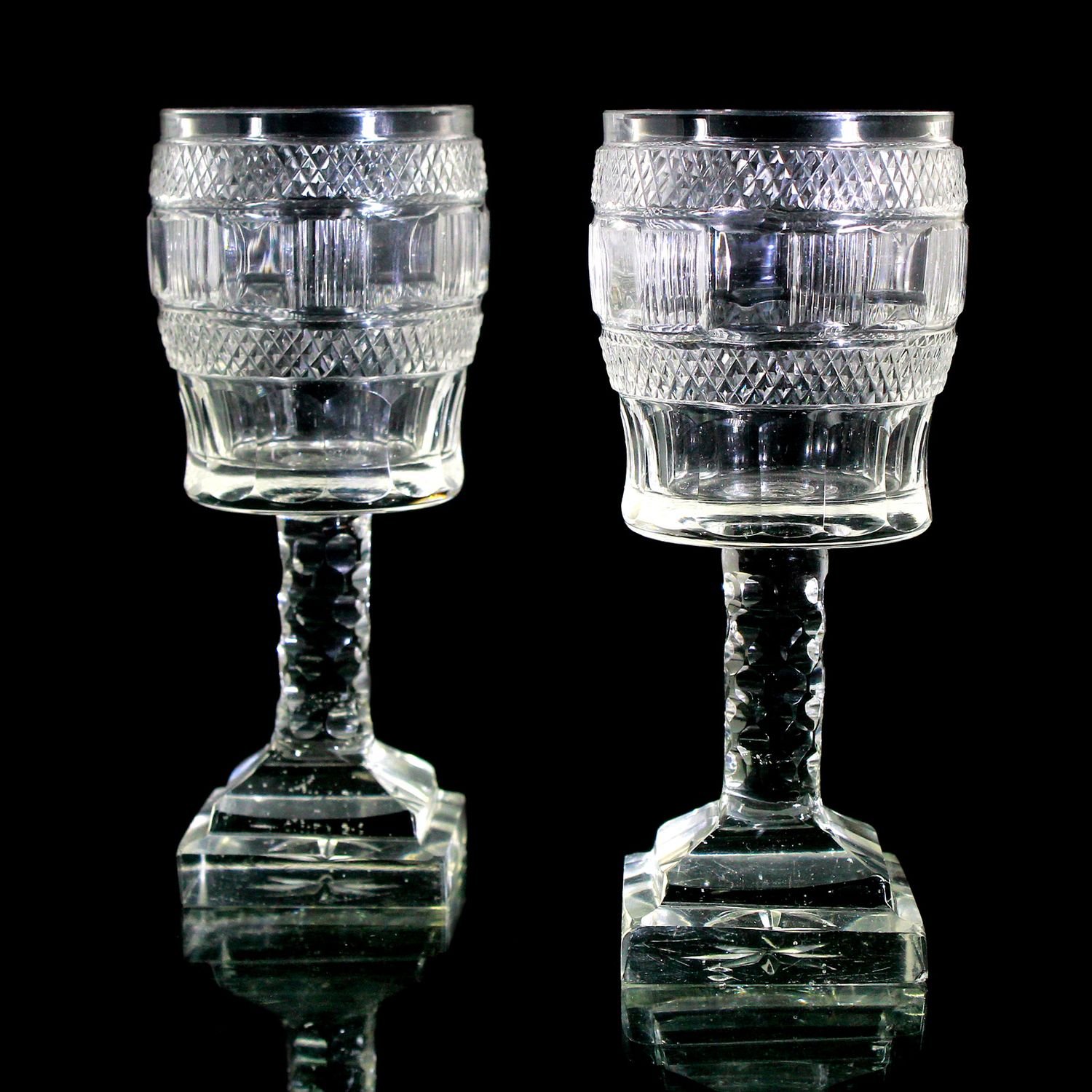 Pair of goblets with square plinth and stone cut, Russia around 1820