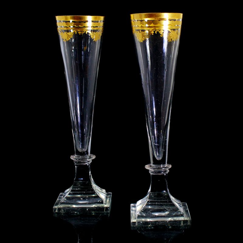 Pair of champagne flutes made of colorless glass with polished gold painting, Bakhmetyev glass factory, around 1810