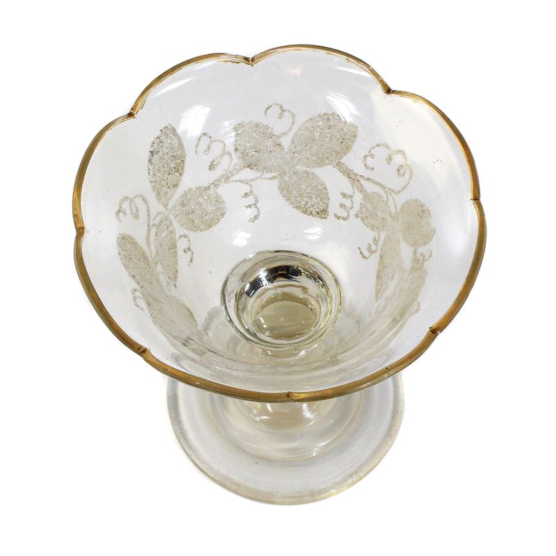 Footed bowl made of colorless glass with etched decoration, probably Bavarian Forest around 1860