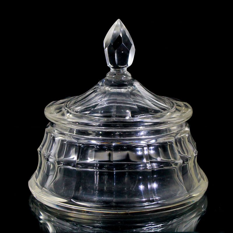 Lidded box made of colorless glass with decorative cut, Karl Schappel, Haida around 1915