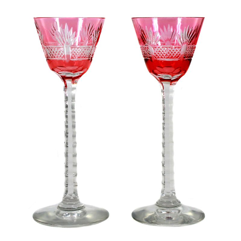 Pair of stem glasses with pink overlay and decorative cut, Villeroy &amp; Boch around 1910-15.