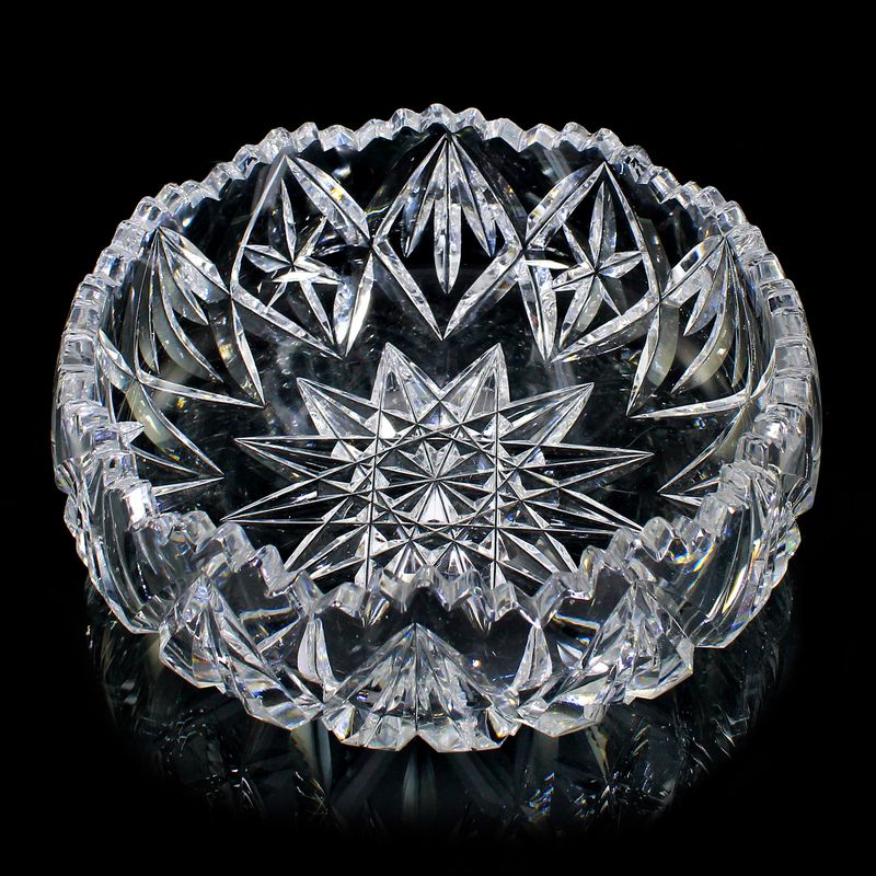 Crystal bowl with elaborate decorative cut decoration, Val Saint Lambert around 1920-30