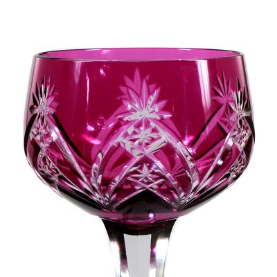 Stängelglas mit lilafarbenen Überfang und Zierschliffdekor, Baccarat um 1907