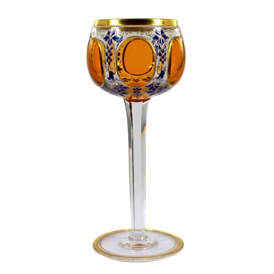 Stängelglas mit hochgeschliffenen Ovalmedaillons und Emailmalerei, Böhmen