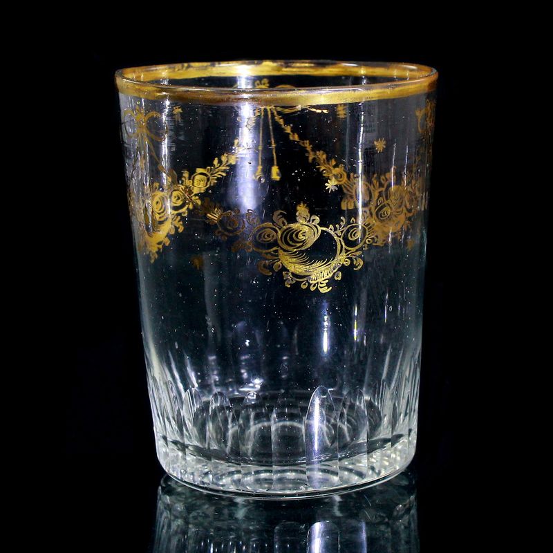 Small fluted cup with gold painting and tassels, Giant Mountains, 18th century.
