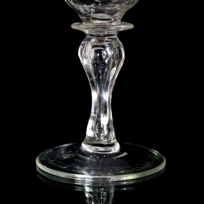 Vielfach facettiertes französisches Kelchglas, Ende des 18. Jh.