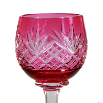 Stängelglas mit rosafarbenen Überfang und Zierschliffdekor, Schlesien oder Böhmen