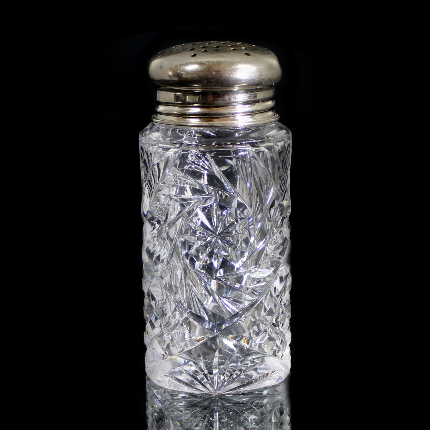 Shaker body made of crystal glass, designed by S. Haertel, Josephinenhütte around 1919