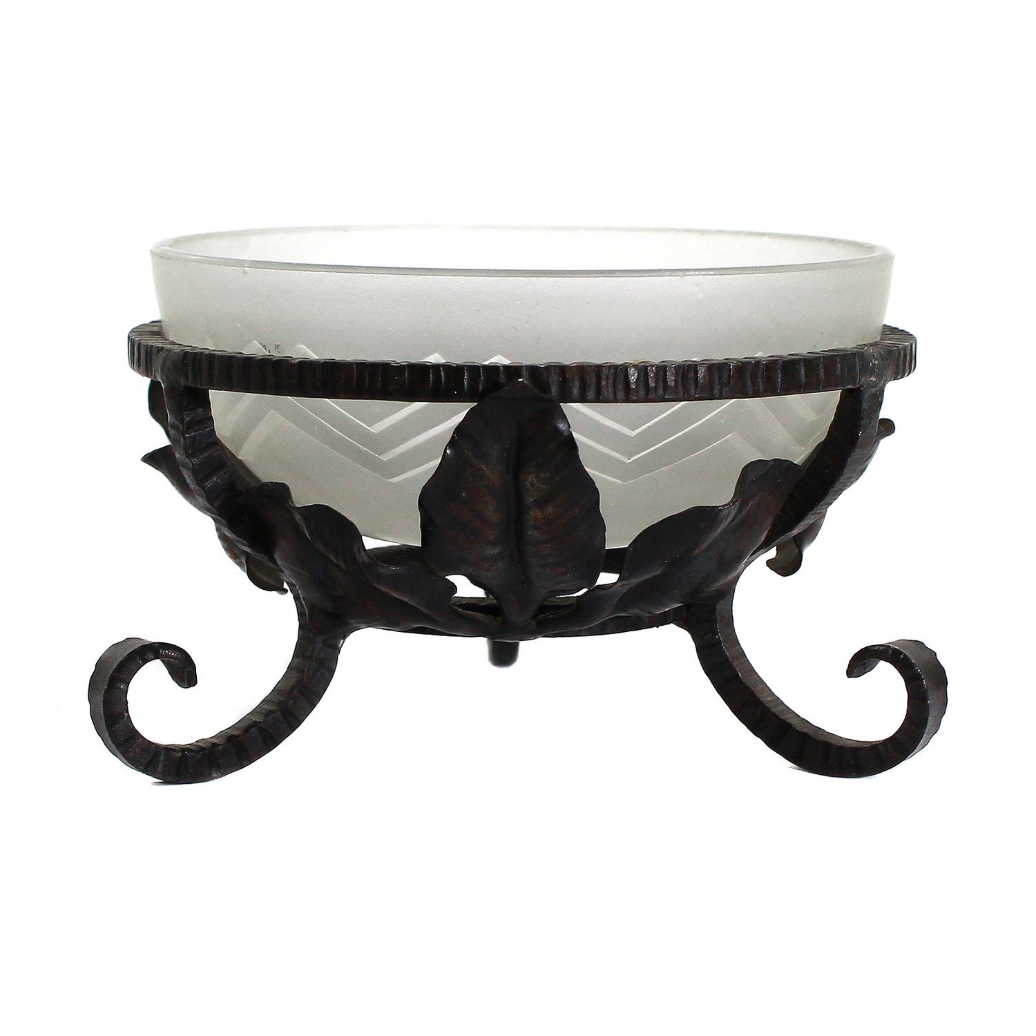 Small bowl in an iron frame, probably Muller Frères, Lunéville, 1920-30.