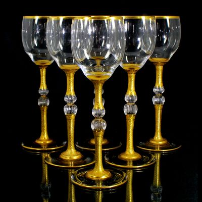 6 Seltene Stängelgläser mit geätztem Golddekor, Entw. Carl Georg von Reichenbach