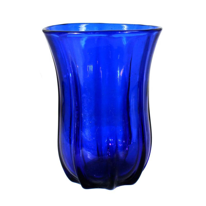Eight-ribbed beaker made of blue glass, North German, 1st half of the 19th century.