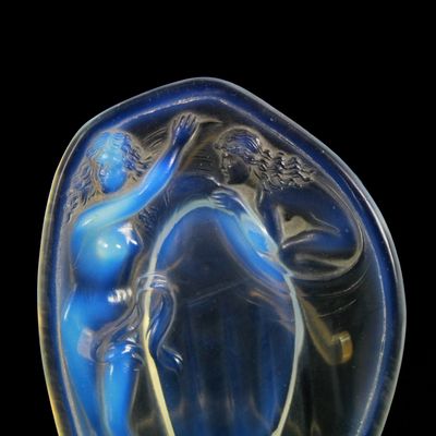 Schale aus opalisierendem Glas mit Aktdarstellungen, Heinrich Hoffmann um 1910