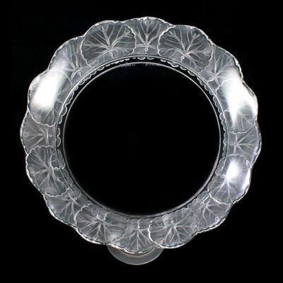 Teller mit mattierten Blättern, Lalique France, Serie Honfleur um 1949-55