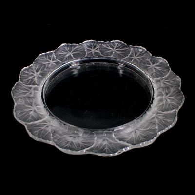 Teller mit mattierten Blättern, Lalique France, Serie Honfleur um 1949-55
