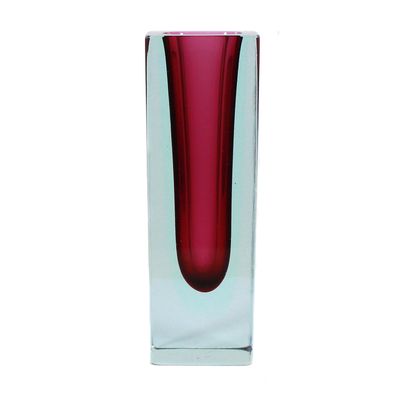 Blockvase aus farblosem Glas mit magenta Innenfang und hellblauen Zwischenfang