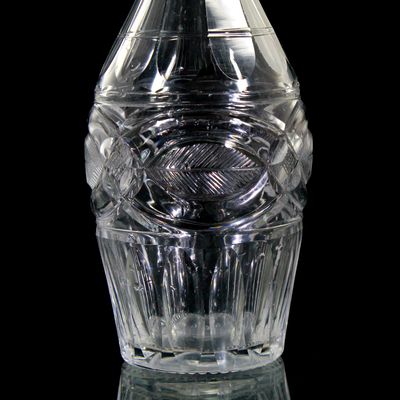 Kleine Karaffe aus farblosem Glas mit Zierschliff, Frankreich um 1820-30