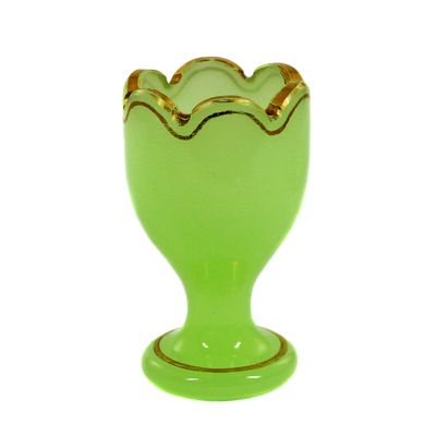 Eierbecher aus grün gefärbten Alabasterglas mit Goldlinien-Dekor um 1860-70