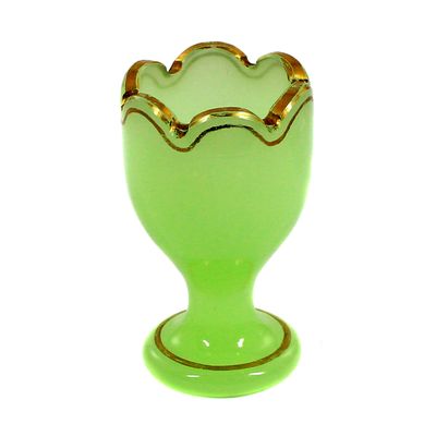 Eierbecher aus grün gefärbten Alabasterglas mit Goldlinien-Dekor um 1860-70