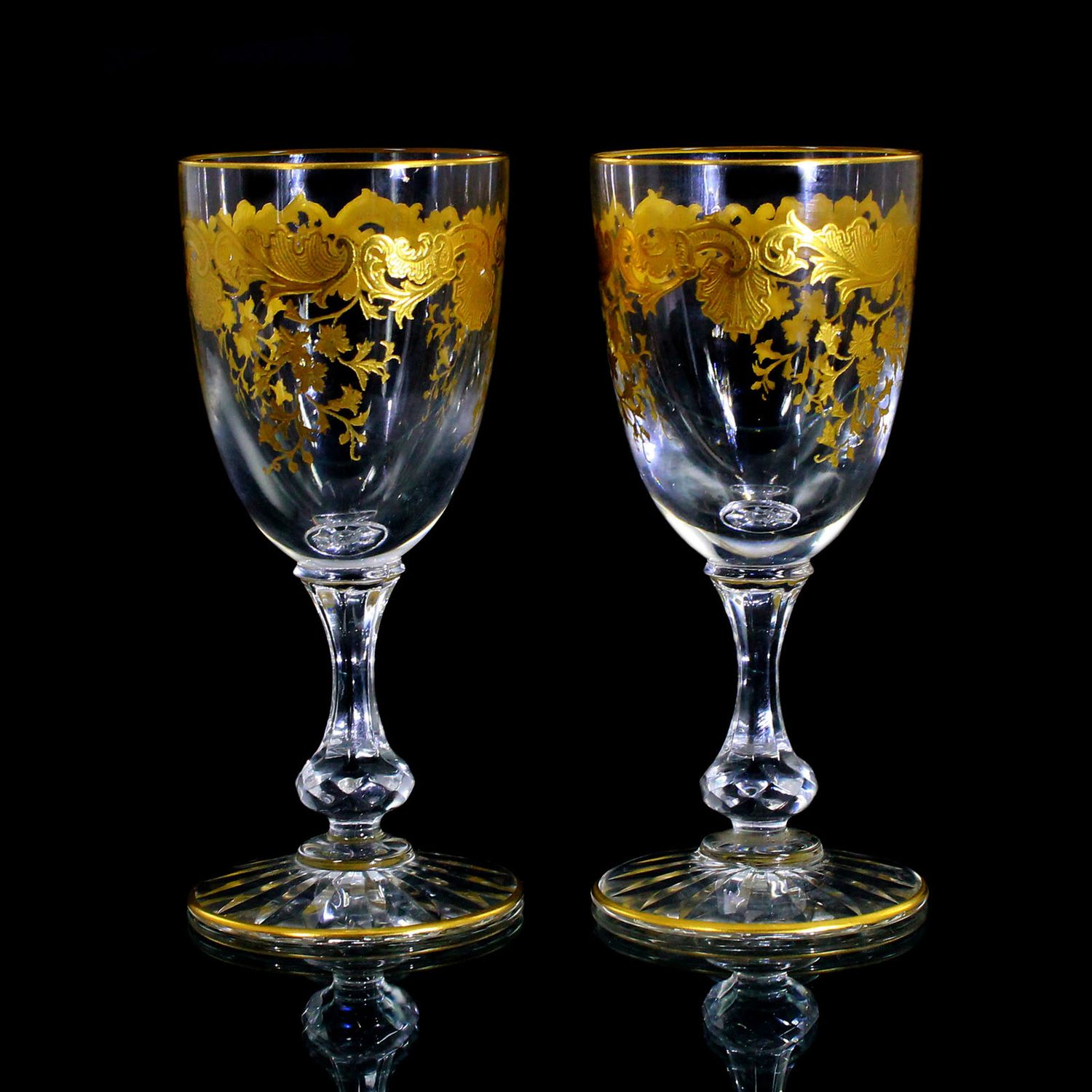 Pair of liqueur glasses with gold decoration, Cristallerie Saint Louis, Massenet series, etched stamp