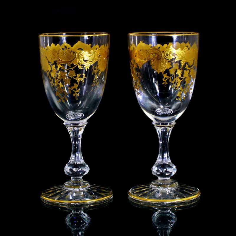 Pair of liqueur glasses with gold decoration, Cristallerie Saint Louis, Massenet series, etched stamp
