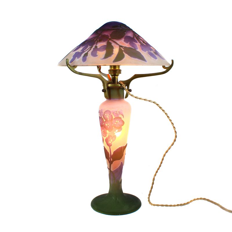 Art Nouveau table lamp with hydrangea decoration, signed Galle, around 1904